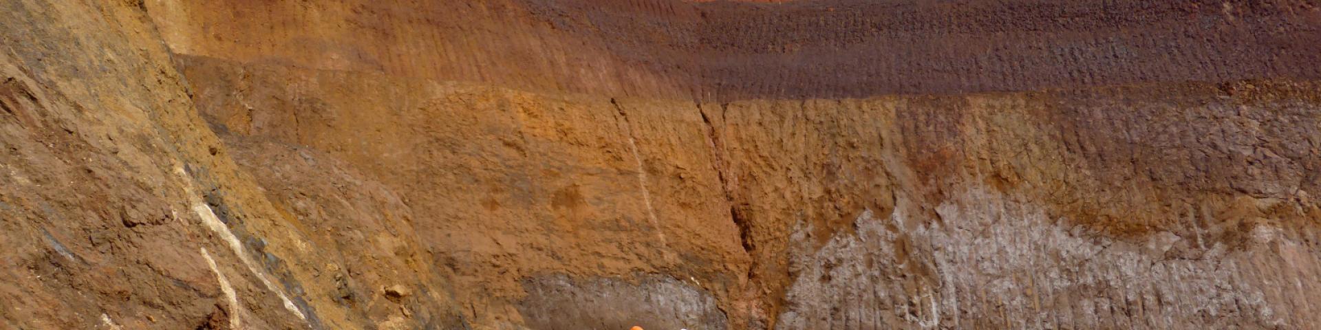 Mine de terres rares de Mount Weld (Australie) - © BRGM - Johann Tuduri Profil d’altération latéritique développé sur une carbonatite © BRGM - Johann Tuduri