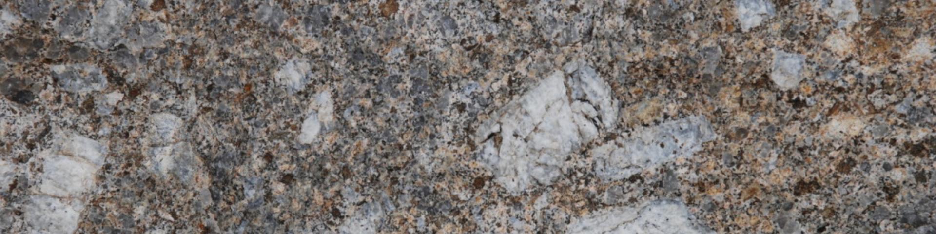 Phénocristaux de feldspath dans le granite varisque du mont Aigoual (Gard) - © BRGM - François Michel Granite varisque du mont Aigoual © BRGM - François Michel