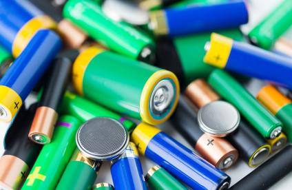 Piles et batteries - © AdobeStock - Lev Dolgachov Piles et batteries