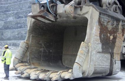 Godet de pelle excavatrice, d'une capacité de 45 m3 ou 90 t, mine de cuivre, argent et or d'Aitik, Suède