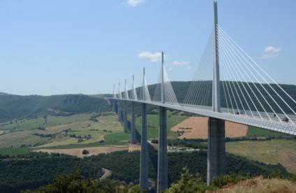 Viaduc de Millau utilisant des aciers au niobium © J.F. Labbé BRGM