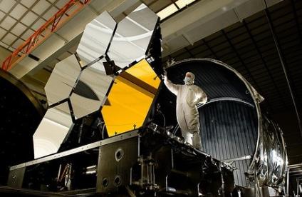 Le béryllium des miroirs du télescope spatial James Webb / Crédit NASA-MSFC-David Higginbotham