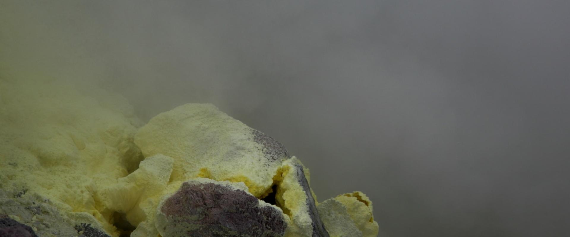 Soufre à La Soufrière © BRGM - Fabrice Deverly