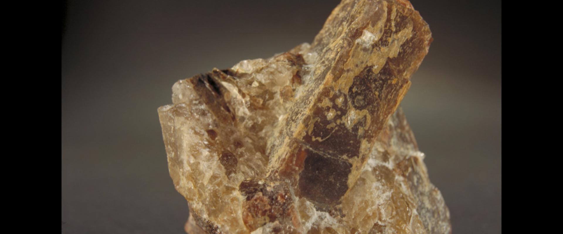 Echantillon d'andalousite © BRGM - Urbain de Cayeux