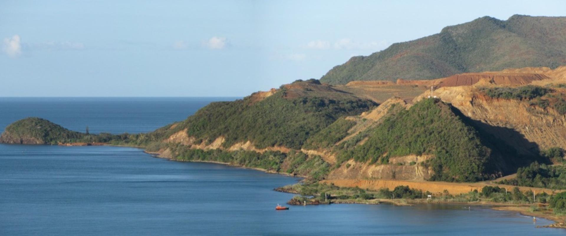 Vue panoramique de la mine de nickel de Bonini