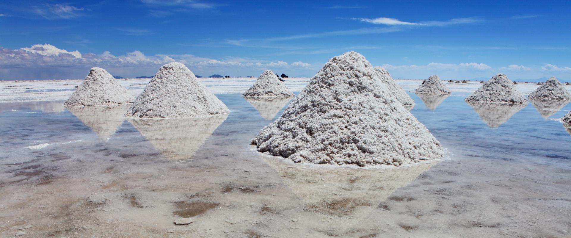 Salar d'Uyuni, désert de sel et plus grand gisement mondial de lithium (Bolivie) - Vladimir Melnik Salar d'Uyuni, désert de sel et plus grand gisement mondial de lithium (Bolivie)