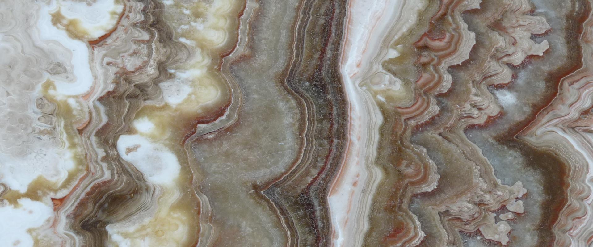 Agate polie utilisée en dallage - BRGM Agate polie utilisée en dallage