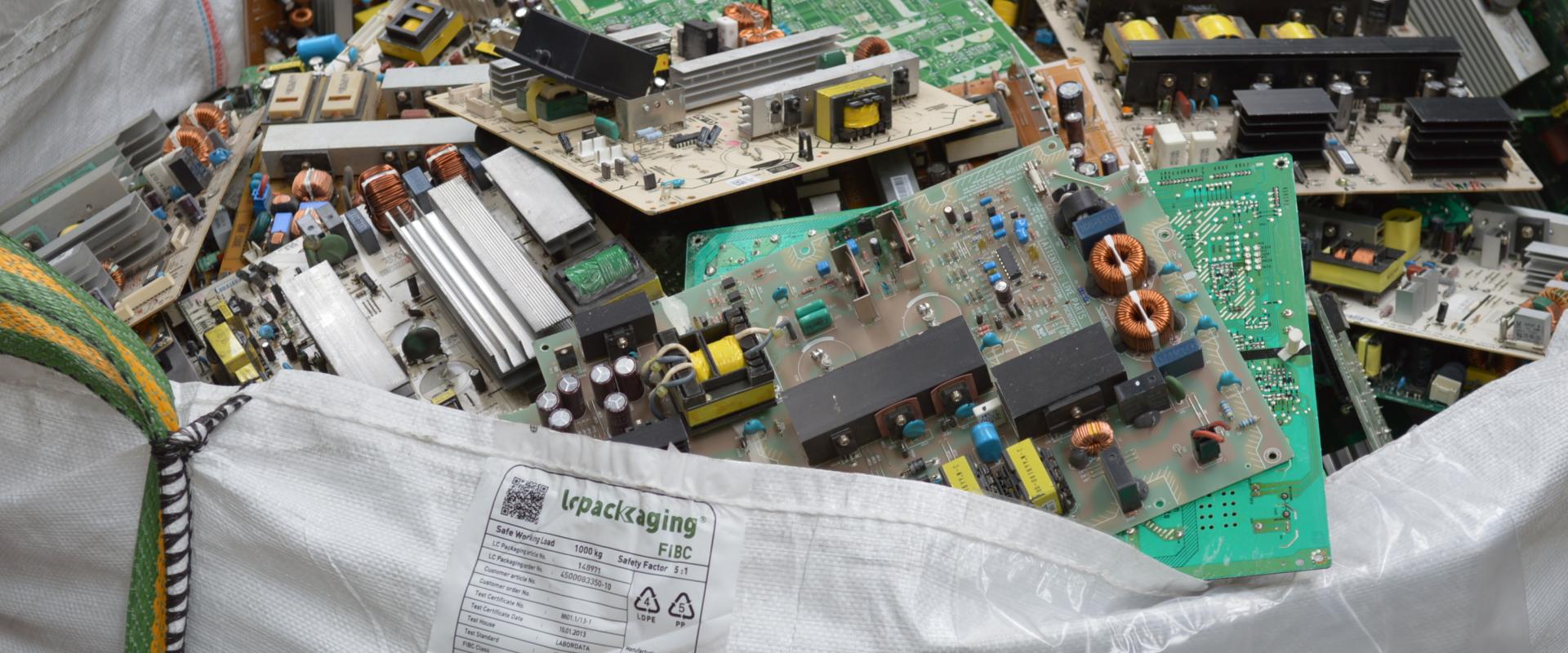 Les déchets électroniques et électriques : un gisement de métaux et de terres rares (Orléans, 2016). - © BRGM Les déchets électroniques et électriques : un gisement de métaux et de terres rares (Orléans, 2016).