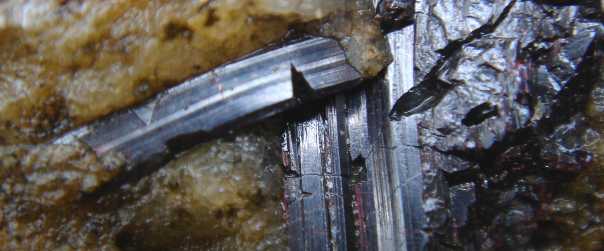 Minéralisation de rutile, oxyde de titane, sur l'île de Groix (Morbihan, 2006).