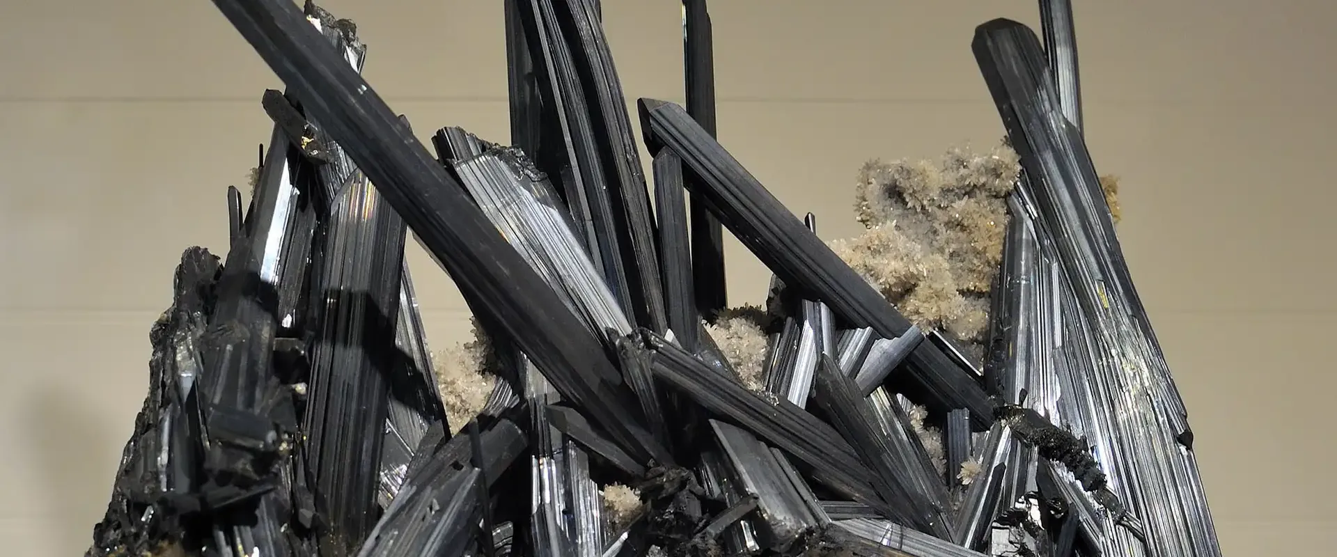 Stibine - © DERHEXER, WIKIMEDIA COMMONS, CC 4.0 Stibine