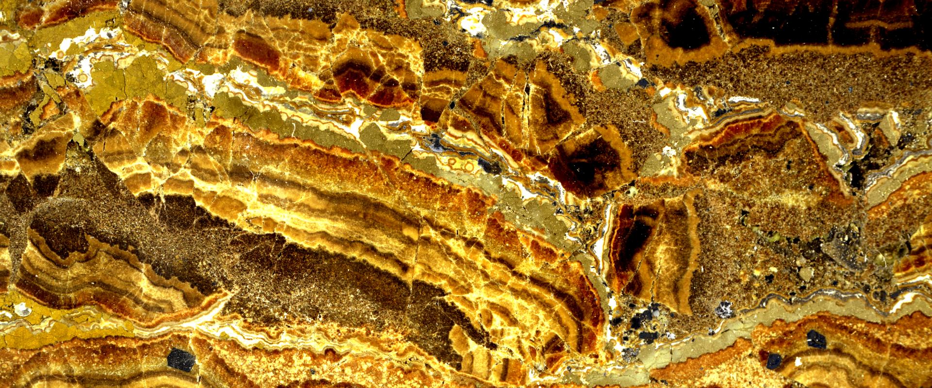 Echantillon poli de minerai rubanné de zinc provenant de la mine de Bois-Madame (Gard, 1982). - © BRGM - Jean François Sureau Echantillon poli de minerai rubanné de zinc provenant de la mine de Bois-Madame (Gard, 1982).
