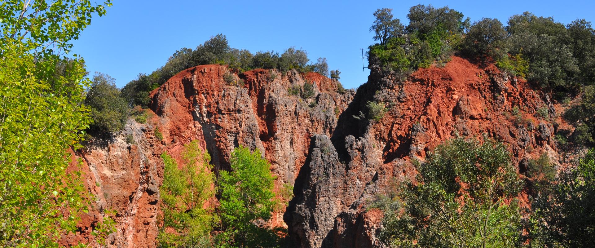 Amas de bauxite dans un paléokarst (Occitanie, 2017).