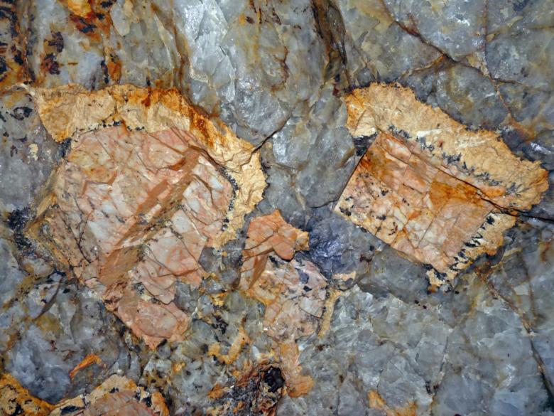 Pegmatites à métaux rares des monts d'Ambazac (Haute-Vienne)