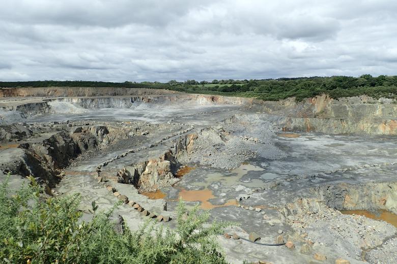 Carrière d'andalousite à Glomel exploitée par IMERYS (Côtes d'Armor)