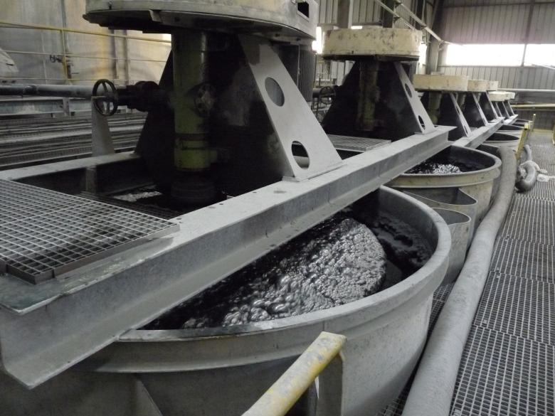 Cellules de flottation à l'usine de traitement de la mine d'argent d'Imiter (Maroc)