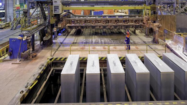 Usine d'aluminium à Dunkerque où sont produits plaques et lingots du métal blanc - Rio Tinto Usine d'aluminium à Dunkerque
